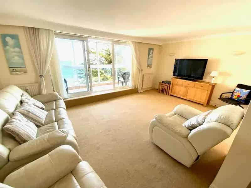 3 Bedroom Apartment for Sale East Cliff Sea Views