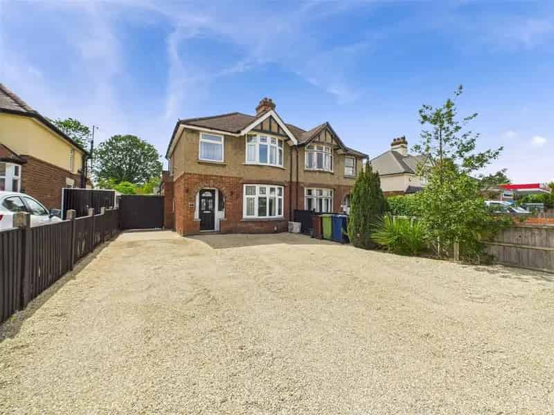 3 Bedroom Semi-Detached House for Sale
