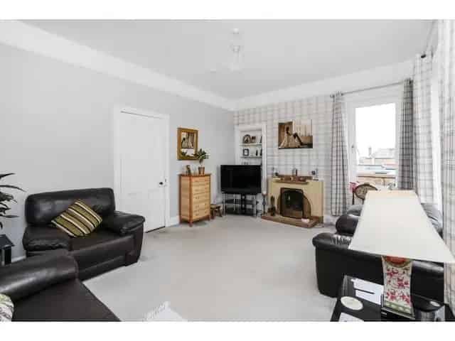 2 Bedroom Flat For Sale With Panoramic Sea Views and Private Roof Terrace