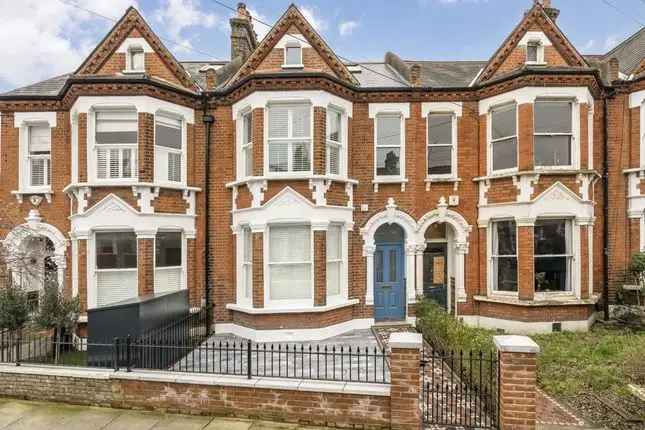 Terraced House for Rent in London SW4