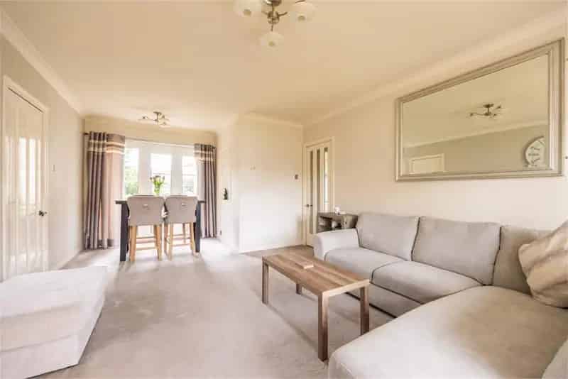 2 Bed Flat - Ground Floor with 1 Reception Room