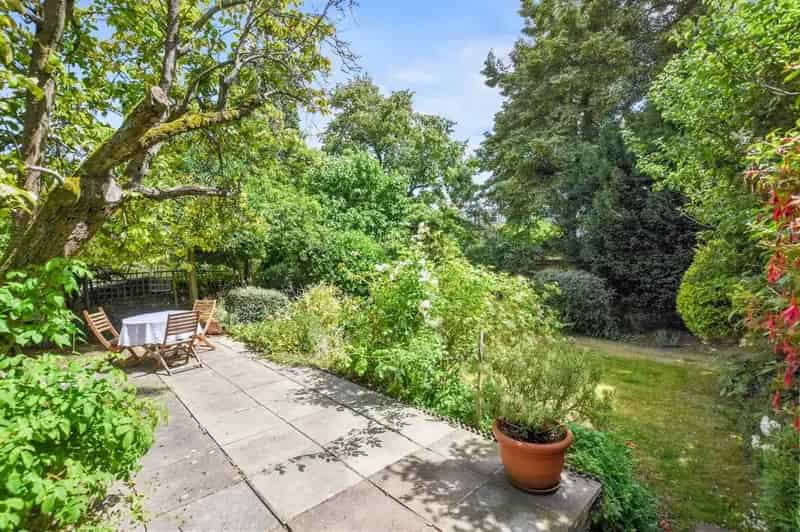 6 Bedroom Semi-Detached House for Sale South Hampstead