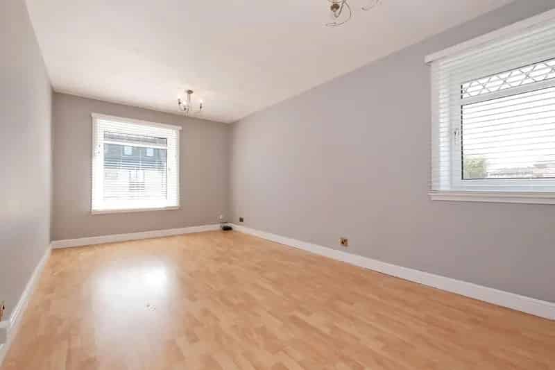 2 Bedroom Flat Rosehill New Bathroom Gas Central Heating Double Glazing