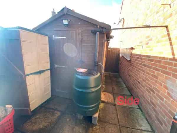 Large 3 Bed End House Large Garden Tadley