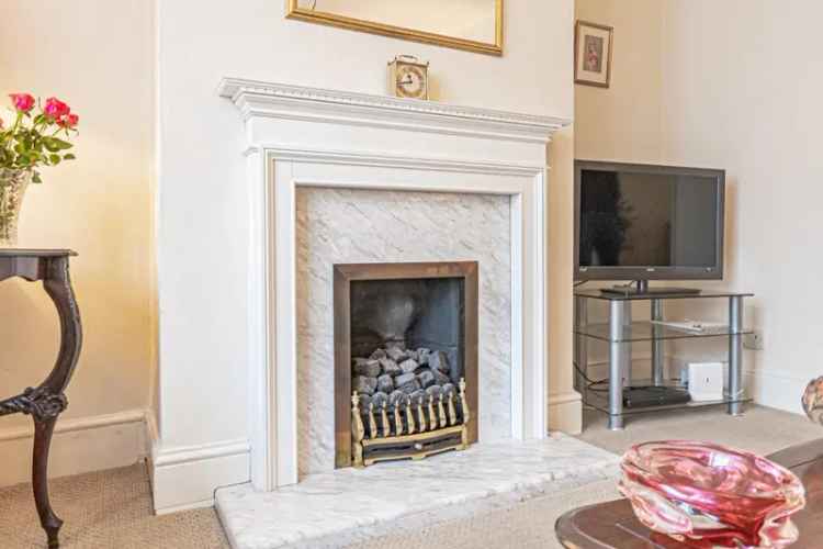 2 Bedroom House For Sale Near Town Centre