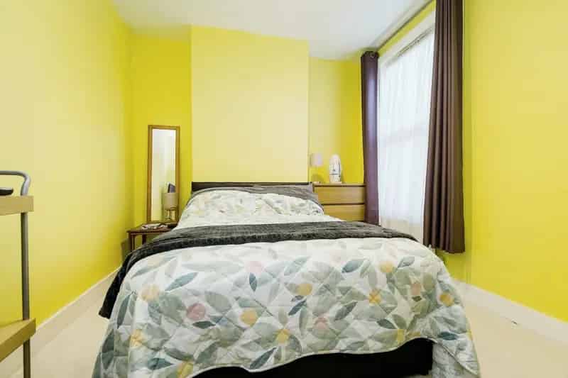 Two-Bedroom Maisonette Near East Ham Nature Reserve