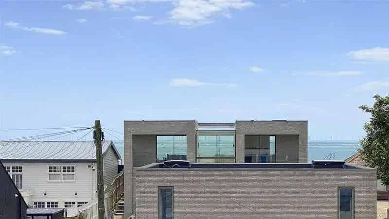 5 Bed Detached Coastal House For Sale