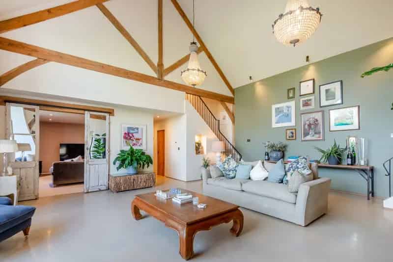 Luxury 3-Bed Barn Conversion with Annexe Berkshire