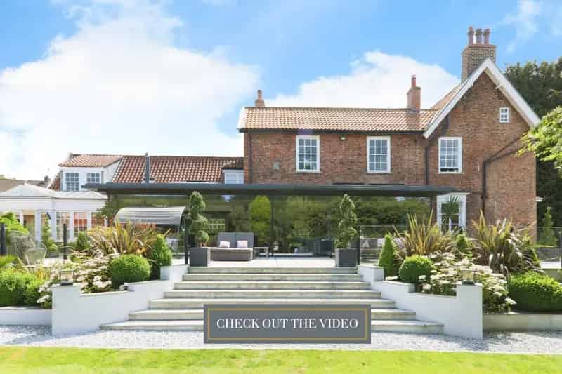 7 Bedroom Detached House for Sale in Brantingham
