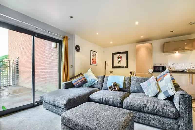 2 Bedroom Flat to Rent Didsbury Manchester M20