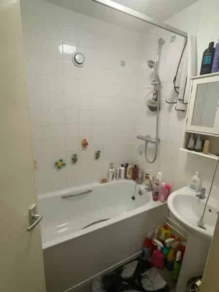 2 Bedroom House with Garden Parking Near Shops and Hospital