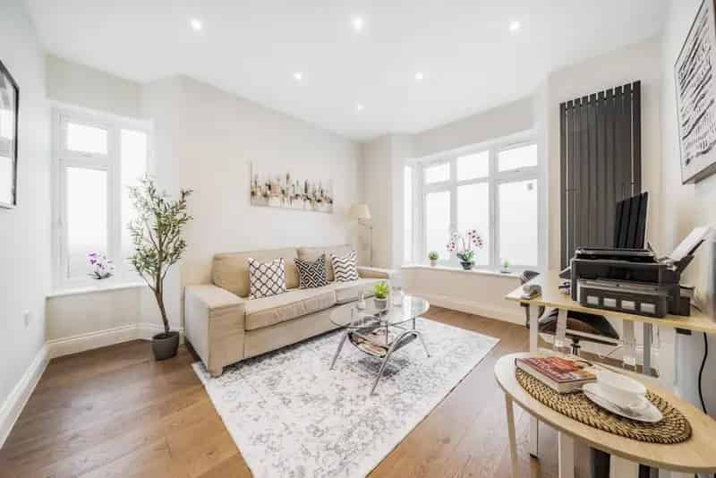 Three Bedroom Family House East Acton Chain Free