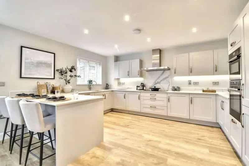 5 bed house for sale
