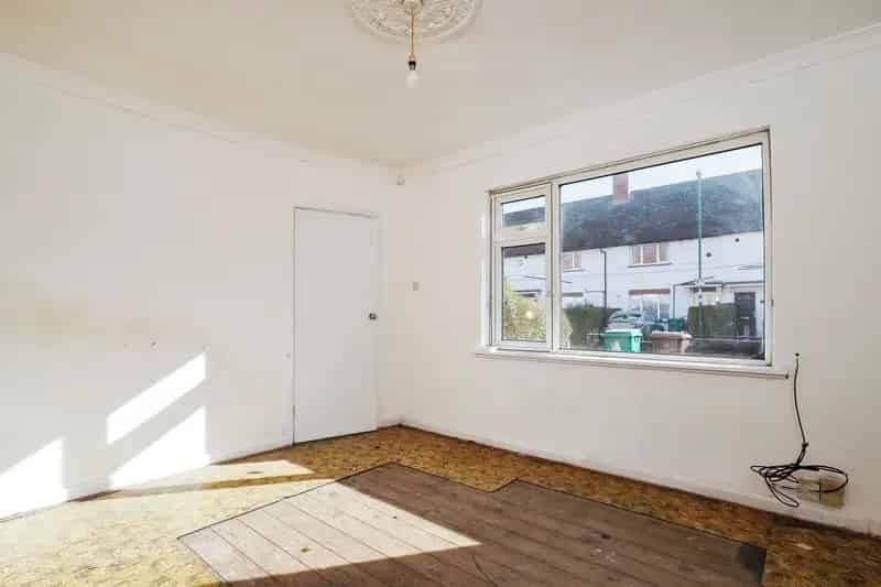 Two Bedroom Mid Terrace House Beeston Good Transport Links