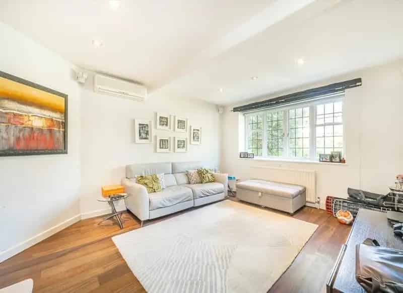 Family Home in East Finchley Cul-de-sac Near Village Green