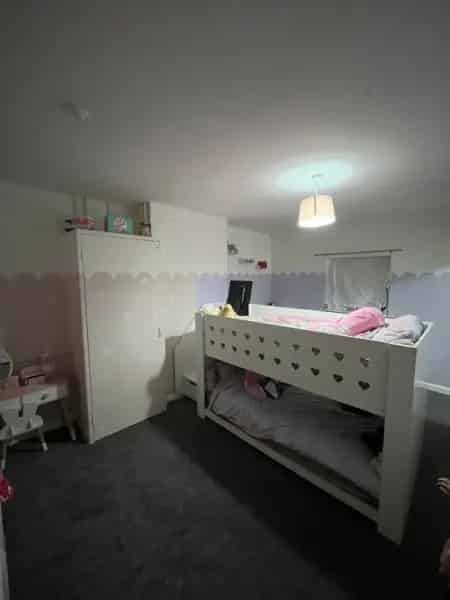 2 Large Bedrooms House with Driveway and Garden