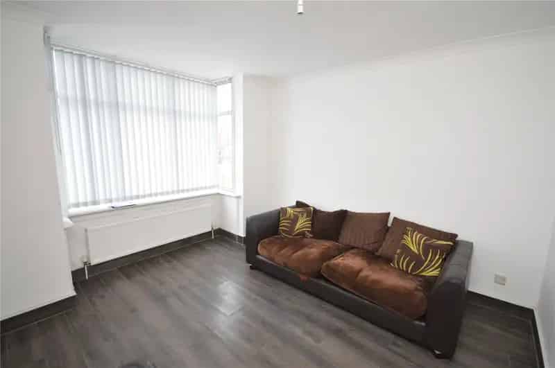 Spacious 3-Bed Semi-Detached Home Near M62 and M1
