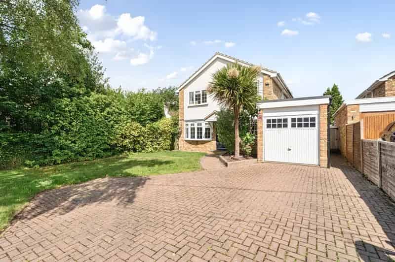 4 Bedroom Detached House for Sale Near Farnham Common