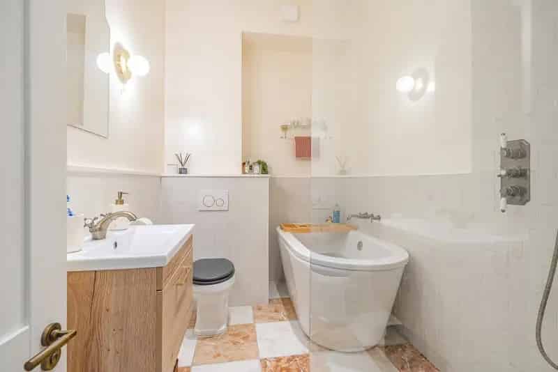 Two Double Bedroom Ground Floor Conversion Near Common and Tube