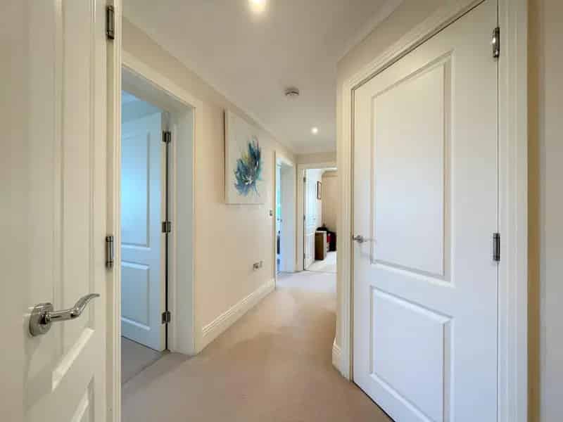 Two Double Bedroom Apartment Tadworth Superb Views Modern Amenities