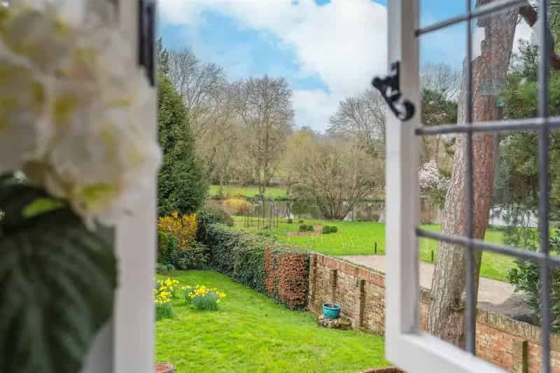 Characterful Four Bedroom Detached House St Albans