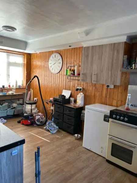 2 Bed End Terrace House Near Amenities