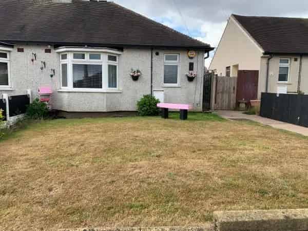 1 Bedroom Bungalow with Garden and New Kitchen
