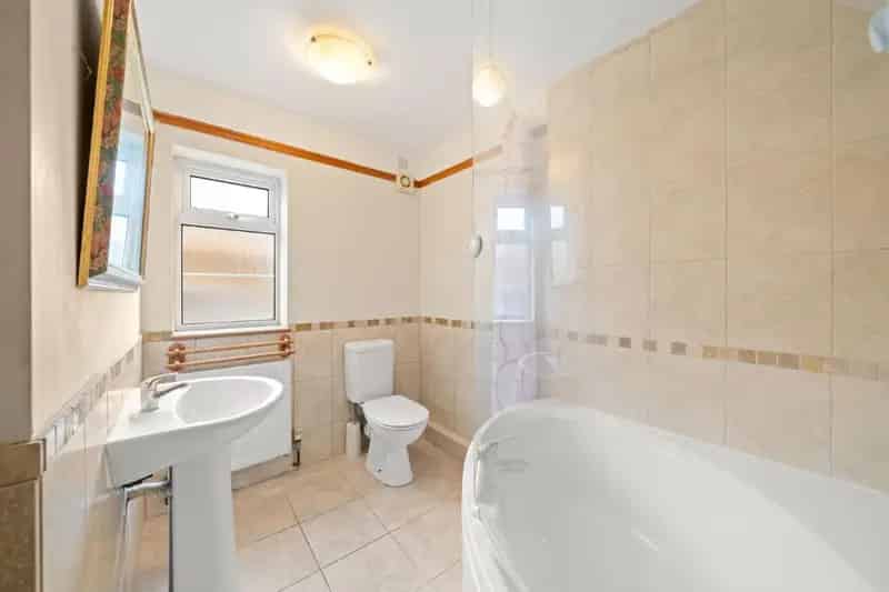 5 Bed Detached House For Sale Basingstoke
