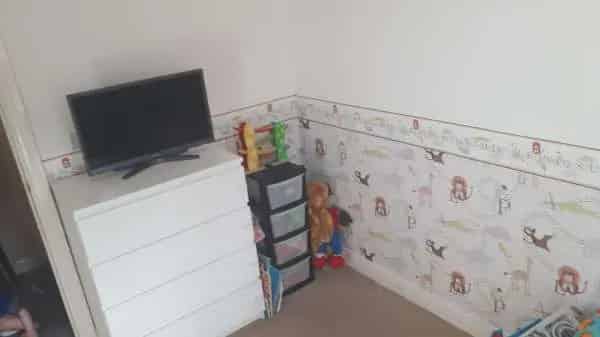 Large 2 Bed Flat Near Parks Shops Schools