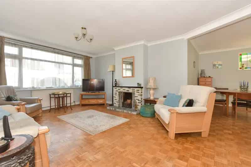 3 Bedroom Detached House for Sale in Woodford Green
