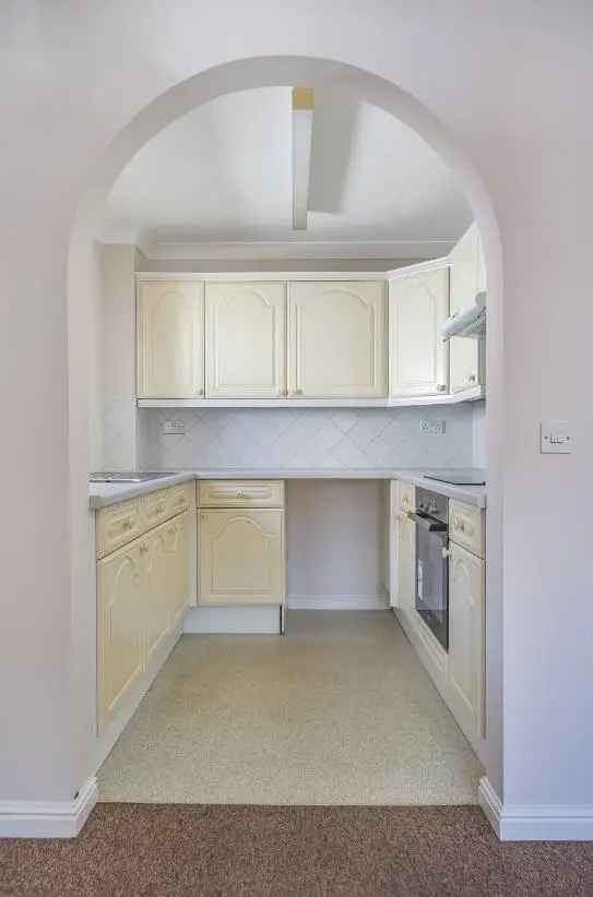 1 Bed Flat for Sale Andover Near Train Station