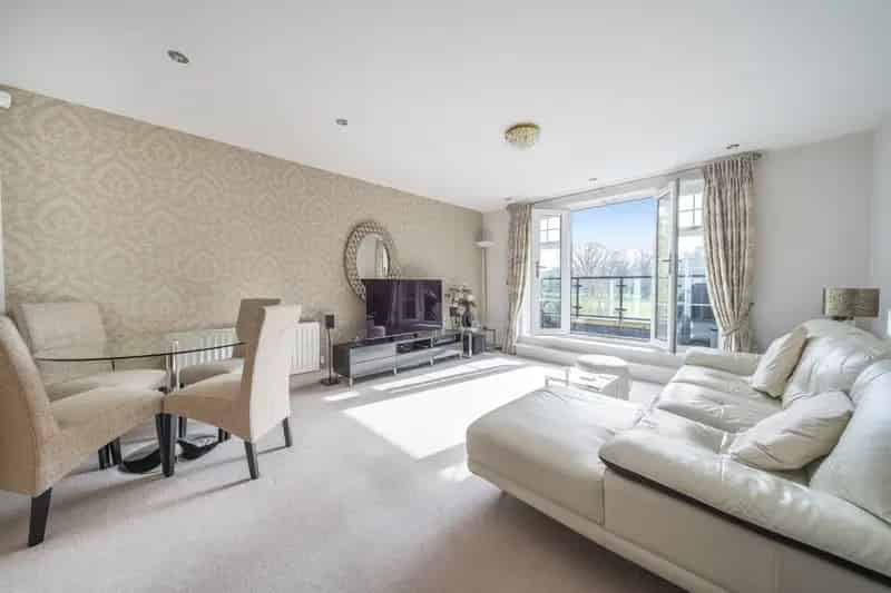 Spacious 2-Bed 2-Bath Golf Course View Apartment Near Train Station