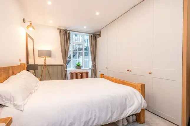 3 Bedroom Flat for Sale in Marylebone, London