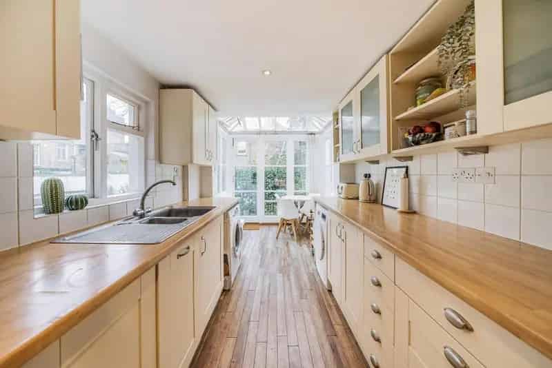Three Bedroom Split Level Flat Kennington Triangle