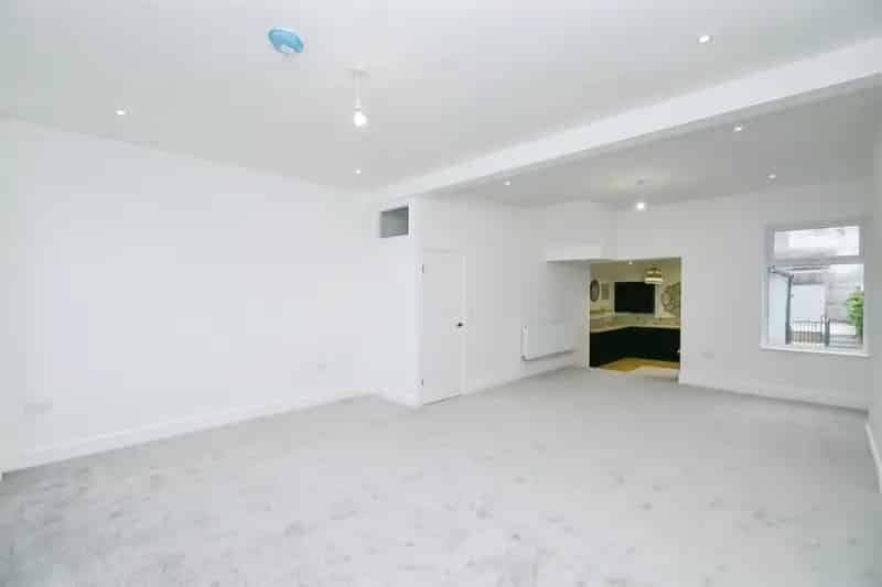 4 Bedroom Terraced House Barry Island Renovated Close Amenities