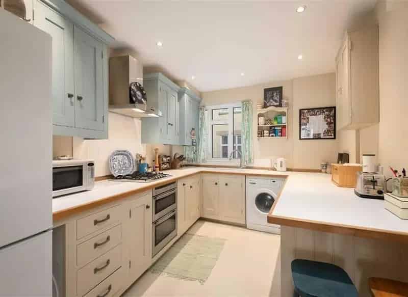 3-Bedroom Flat near Buckingham Palace - Stunning Views and Prime Location