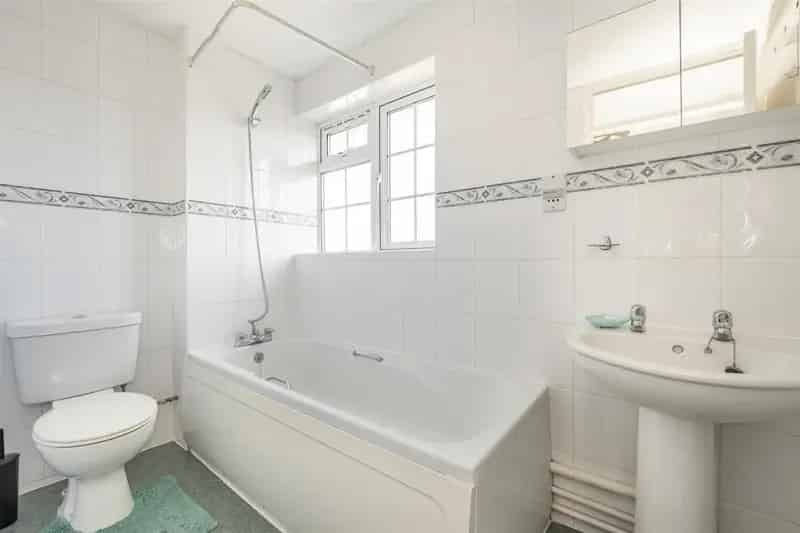 4 Bed Detached House For Sale