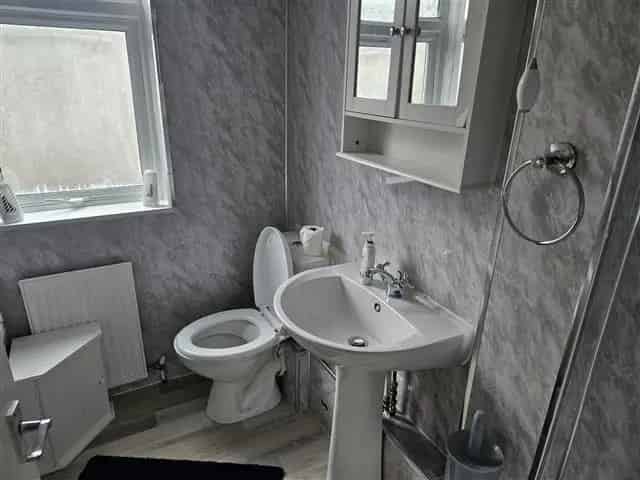 Three Bedroom End Terrace House Near Stockton