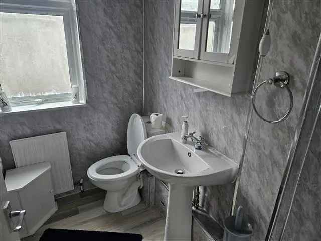 Three Bedroom End Terrace House Near Stockton
