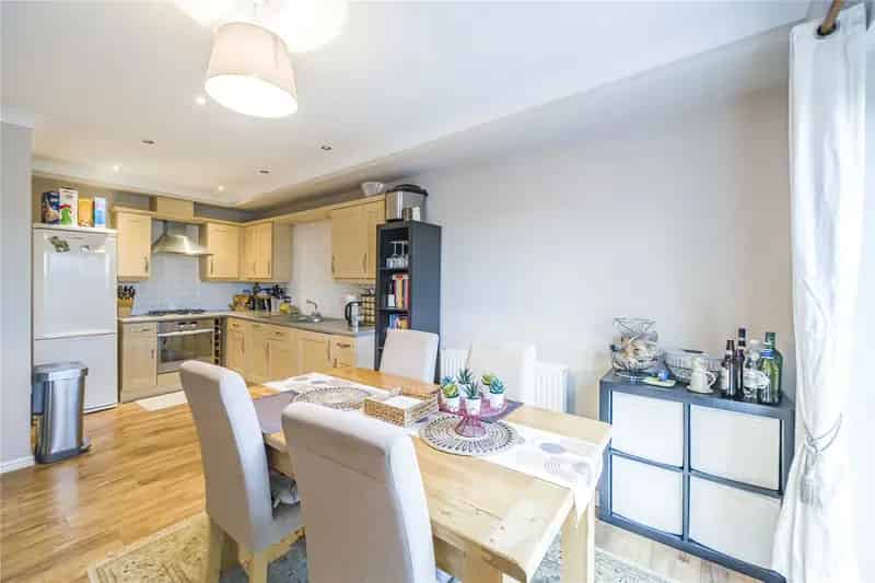 Canal View Duplex Apartment - 3 Beds 2 Baths Allocated Parking