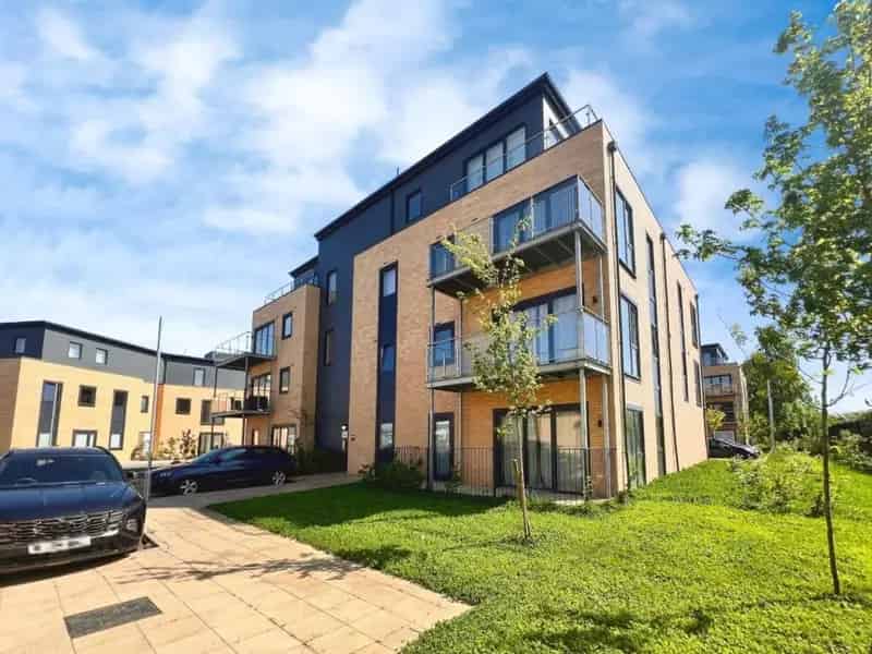 2 Bed Flat for Sale Ashford - Modern Apartment Near Station