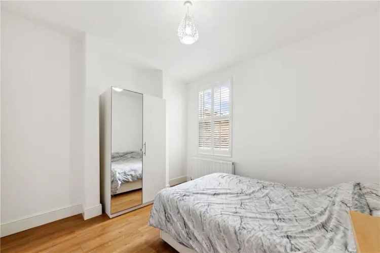 Apartment For Sale in London, England