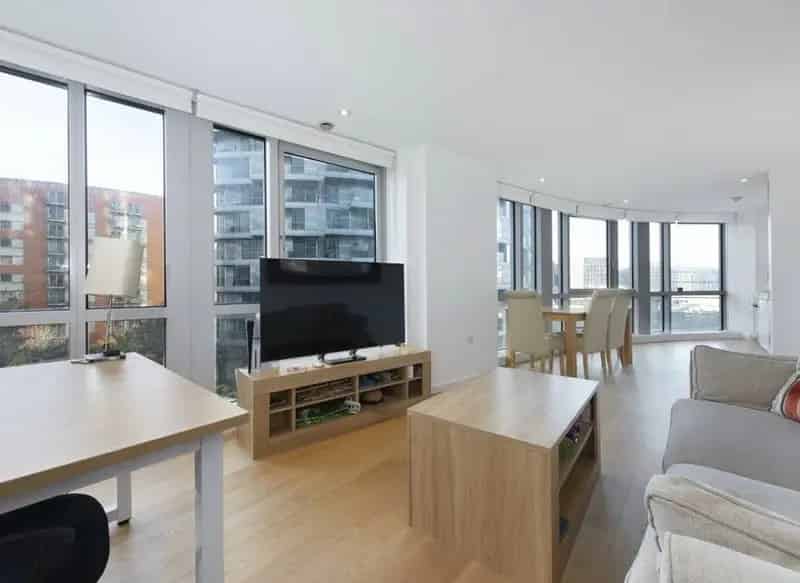 Modern Riverside 1-Bedroom Apartment