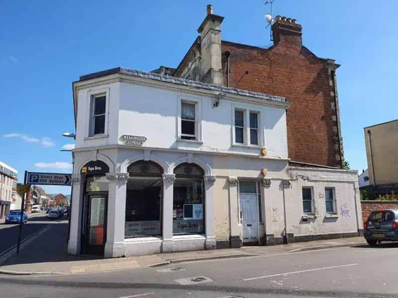1 Bedroom Garden Flat City Centre - Newly Decorated