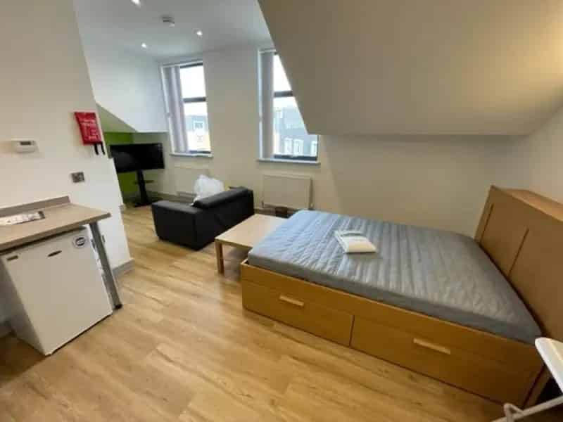Stylish Furnished Studio Apartment All Bills Included Ideal Student Location