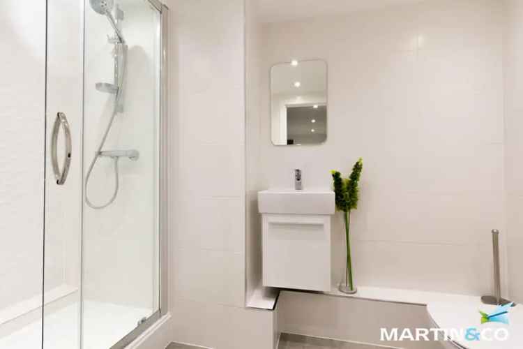 1 Bedroom Apartment Modern Development Secure Parking Furnished