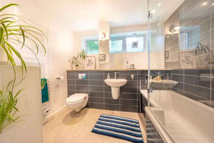 Apartment For Sale in Leeds, England