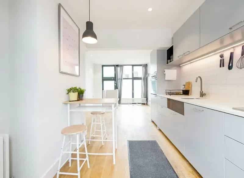 Two Double Bedroom Split Level Apartment with Private Patio