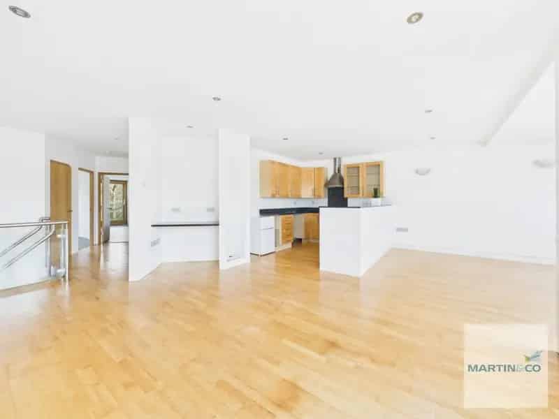 2 Bedroom Flat For Sale Near Mere Green