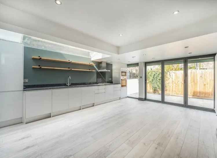 2-Bed Garden Flat Askew Village Chain Free
